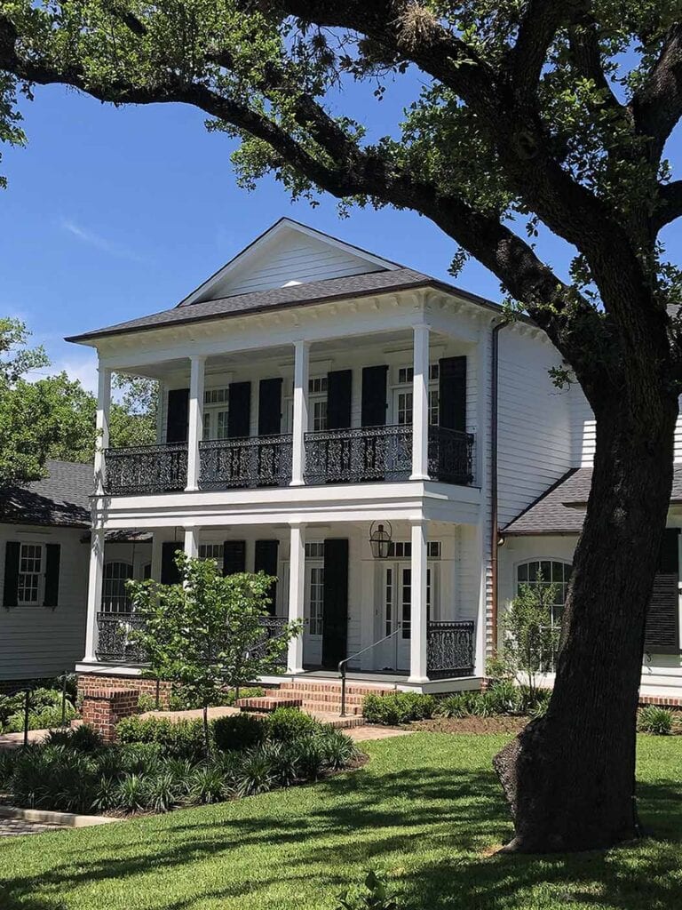 nola-style-house-exterior-painting-services-in-sherwin-williams-extra-white-paper-moon-painting