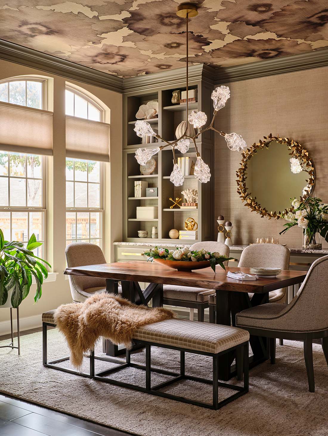 dining-room-with-wallpapered-ceiling-and-painted-built-in-shelves-in-sherwin-williams-anonymous-V