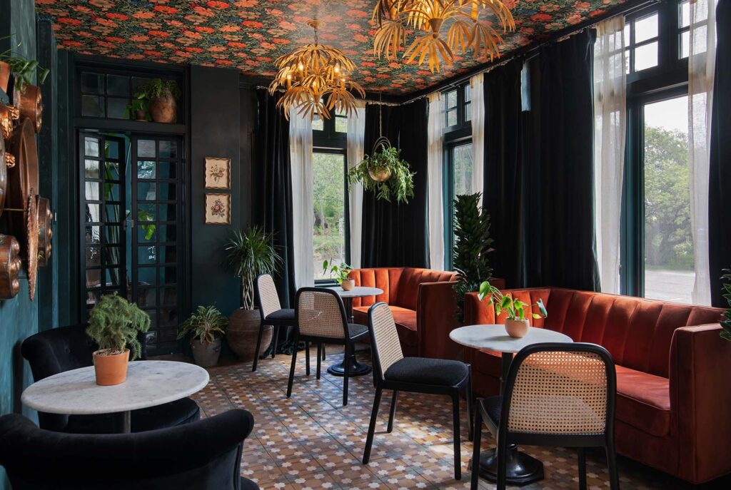 west-house-austin-ceiling-wallpaper-spoonflower-le-jardin-art-nouveau-commercial-wallpaper-installation-by-paper-moon-painting