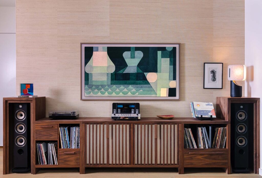 winfield-thybony-pink-grasscloth-installation-for-mk-workshop-molly-culver-photo-austin-tx