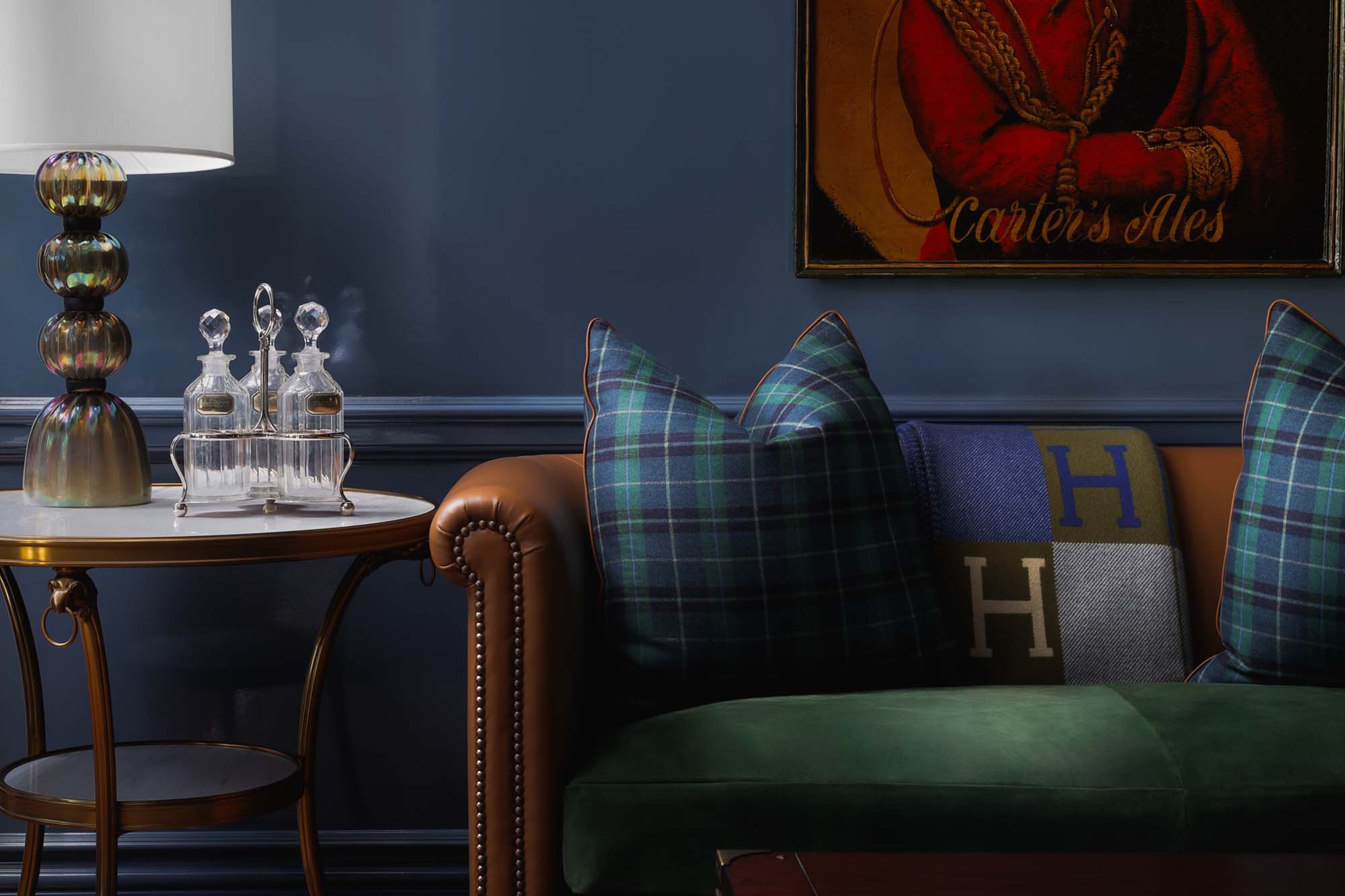 home-bar-lounge-with-dark-navy-blue-high-gloss-lacquered-walls-in-austin-tx-sofa-wall