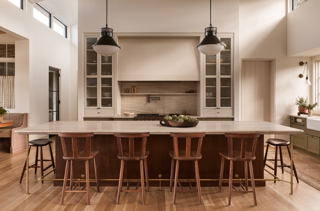 great-room-kitchen-wall-color-sw-alabaster-painted-by-paper-moon-painting-alison-giese-designer-Hgreat-room-kitchen-wall-color-sw-alabaster-painted-by-paper-moon-painting-alison-giese-designer-H