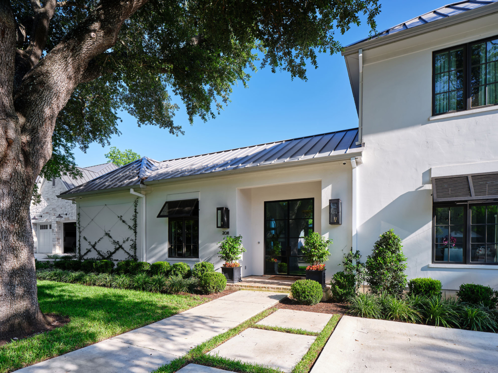 This Alamo Heights home got the fresh new look it deserved. We used Sherwin Williams "Eider White" (SW 7014) for a fresh, sophisticated exterior.
