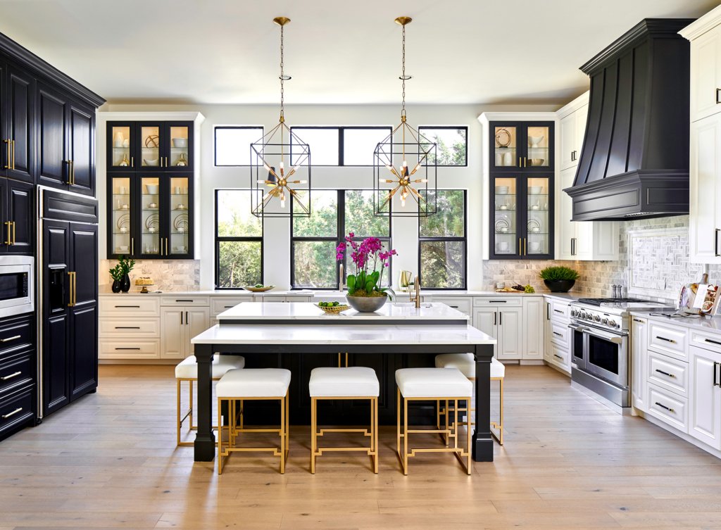 Now this is how to do a two-tone kitchen!  Black woodwork at left and right help keep the space visually balanced.