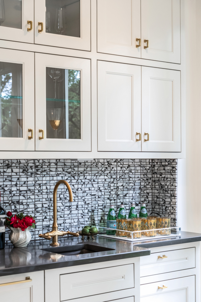 A bright and elegant kitchen bar and butler’s pantry in Alamo Heights, featuring crisp white cabinets, beautifully finished by the expert cabinet painters at Paper Moon Painting.
