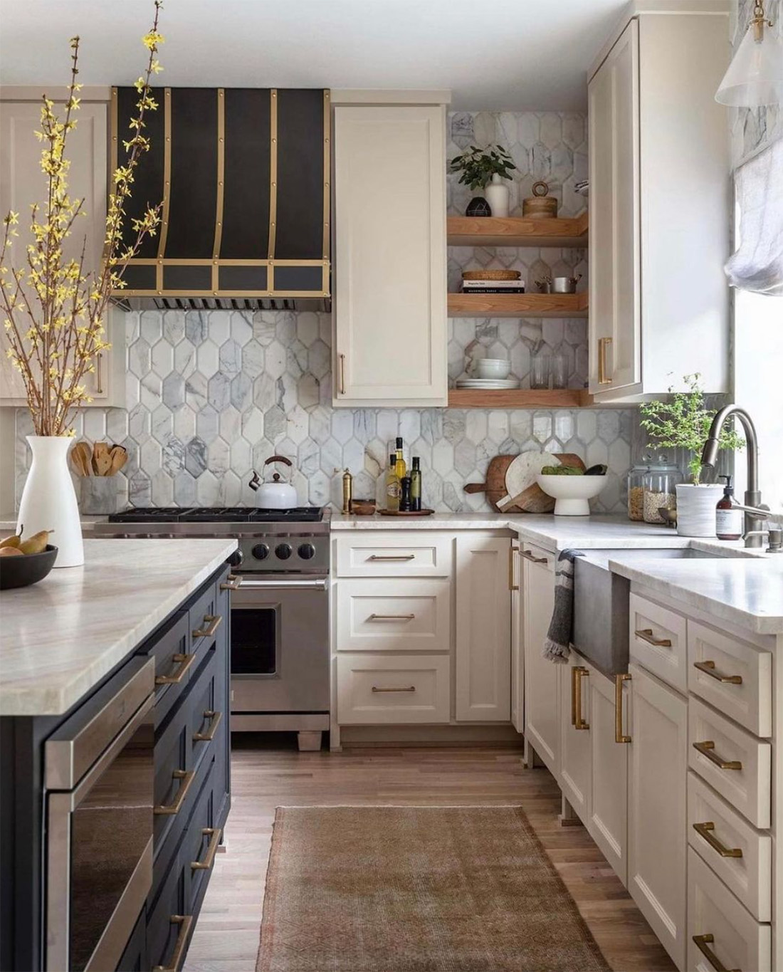 two-toned-kitchen-with-island-designed-by-mmi_design