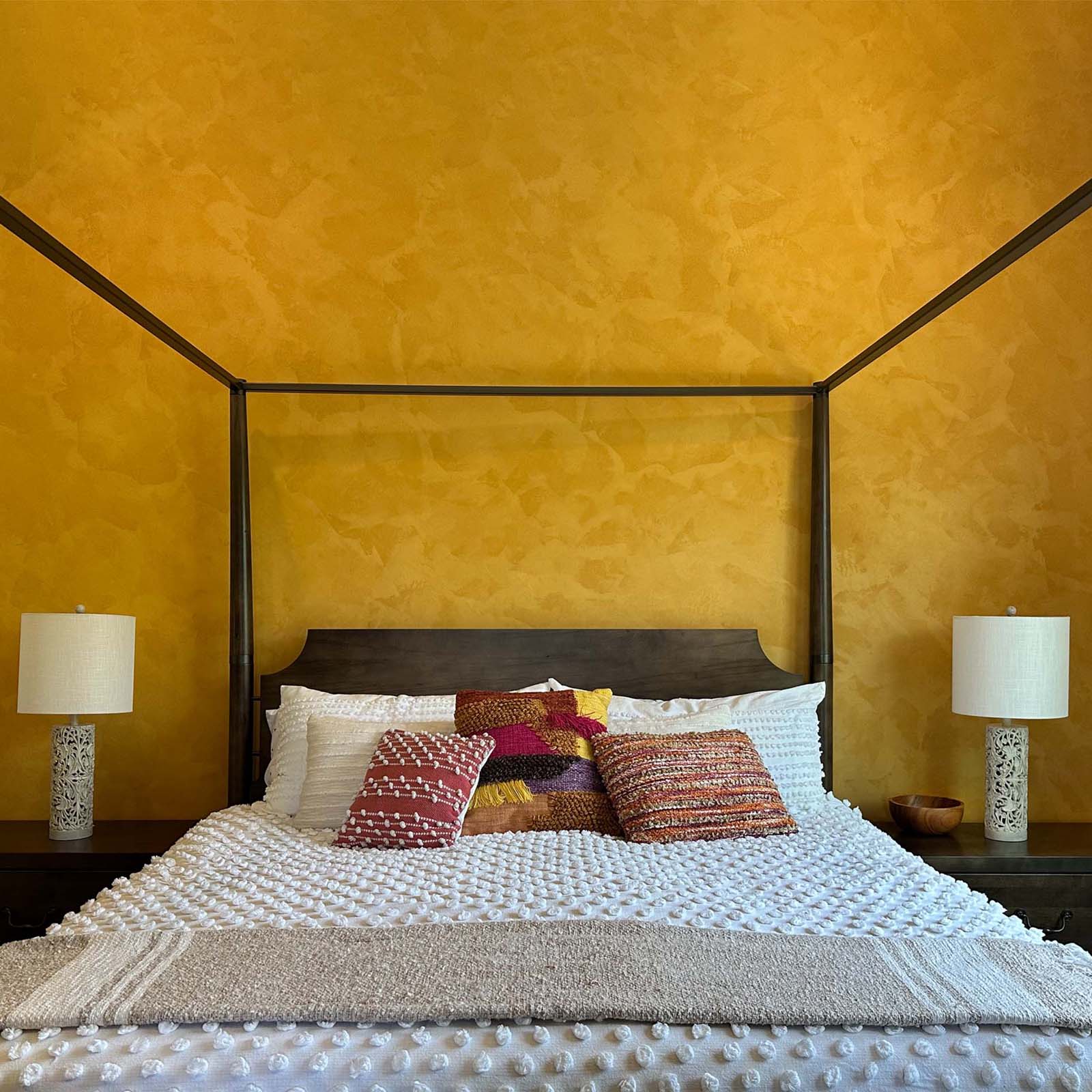 lime-plaster-bedroom-headboard-wall-in-vasari-marmorino-gold-color-valencia