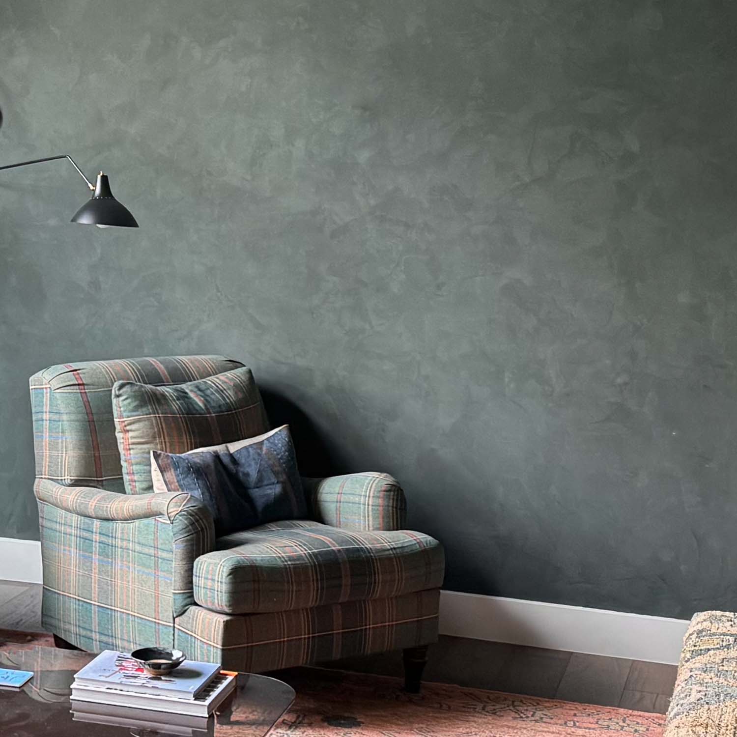 roman-clay-living-room-before-staging