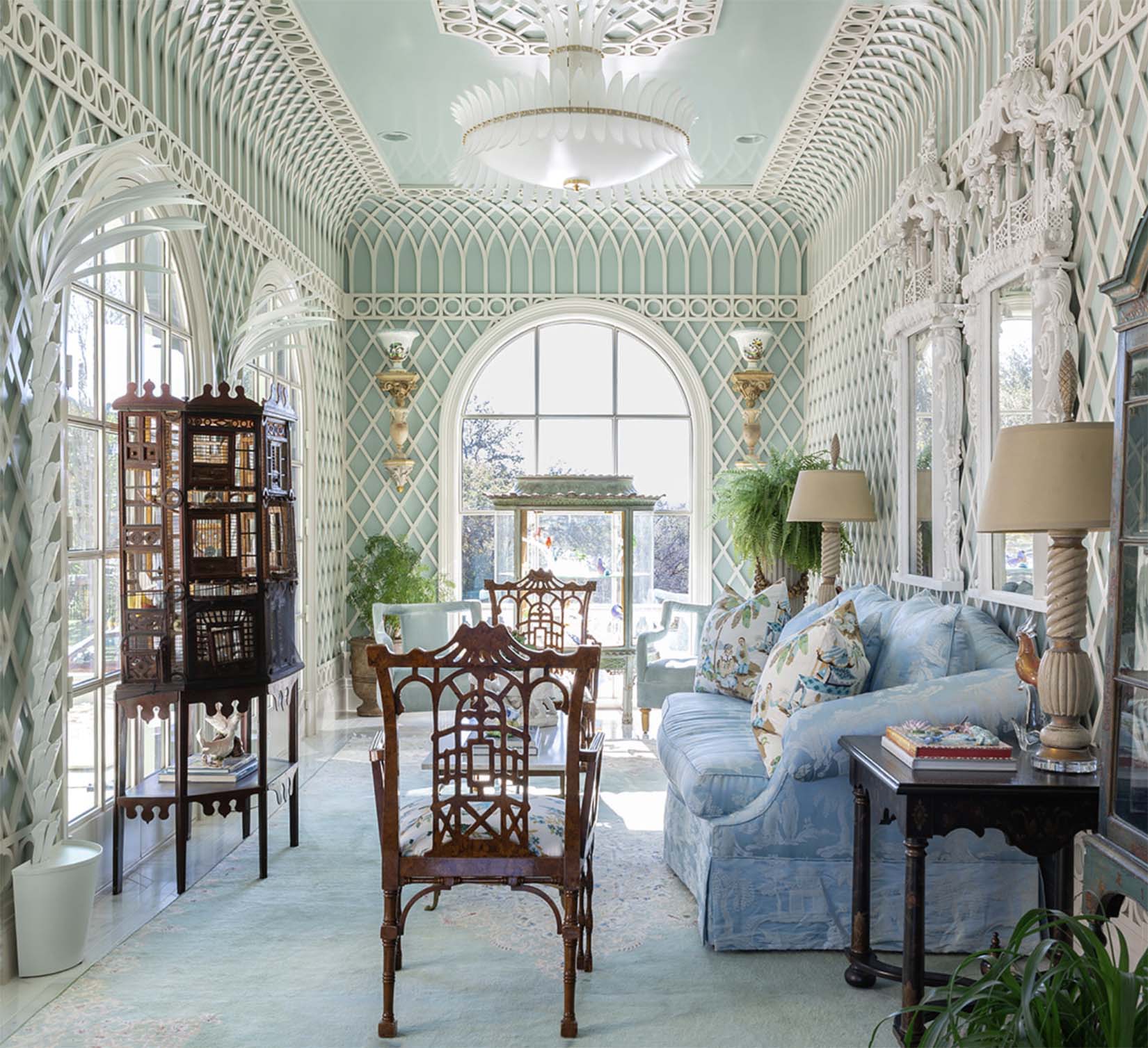 high-gloss-walls-with-lattice-treillage-in-sunroom-cathlyn-davis-design-paper-moon-painting-wyeth-blue