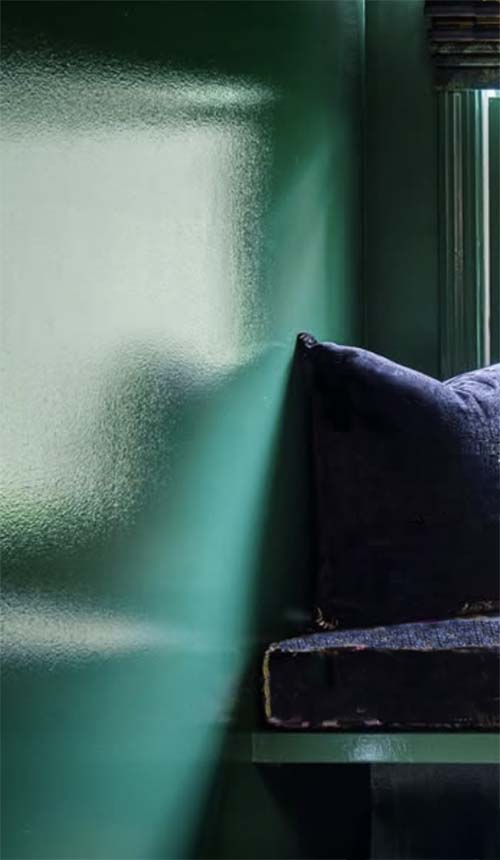high-gloss-dark-green-walls-on-orange-peel-texture